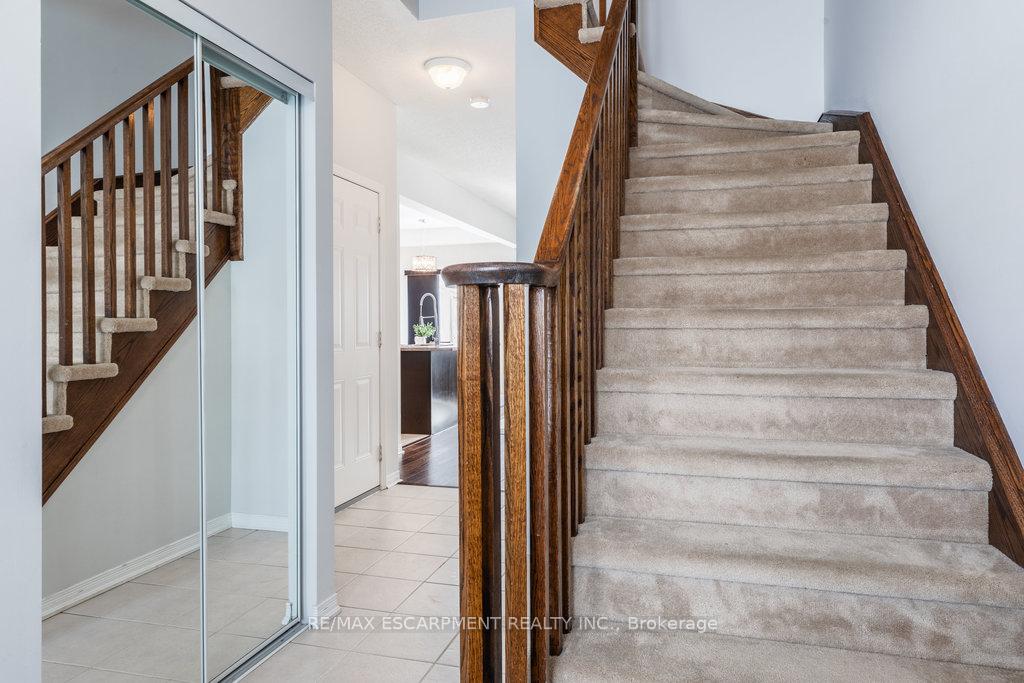 Photo 3 of 41 Bankfield Crescent, Hamilton, Stoney Creek — HOMEH