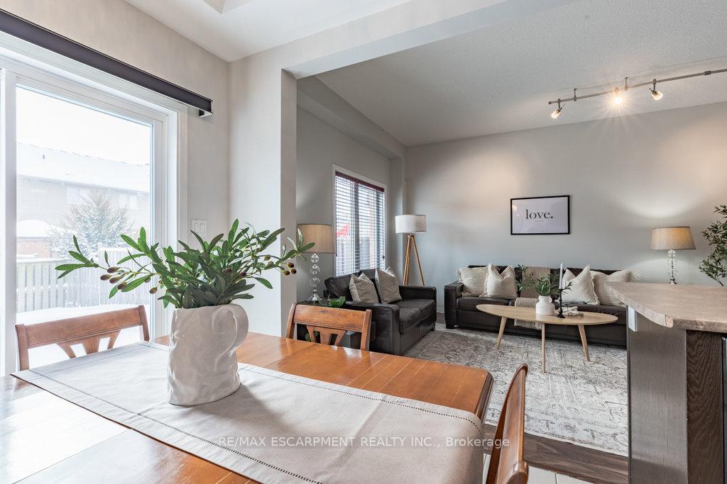 Photo 5 of 41 Bankfield Crescent, Hamilton, Stoney Creek — HOMEH