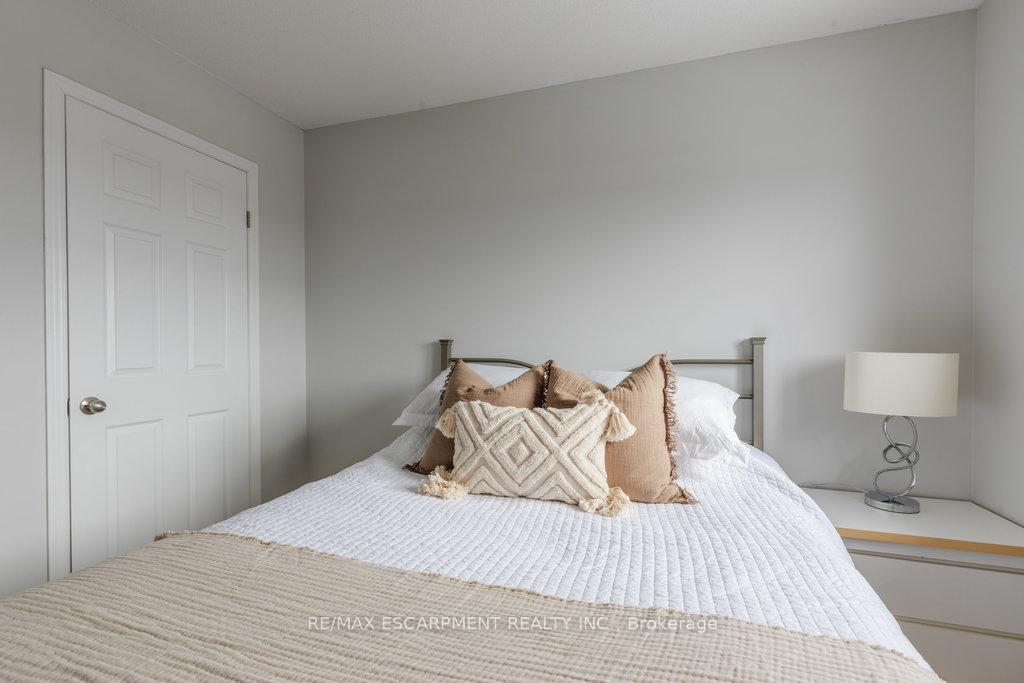 Photo 30 of 41 Bankfield Crescent, Hamilton, Stoney Creek — HOMEH