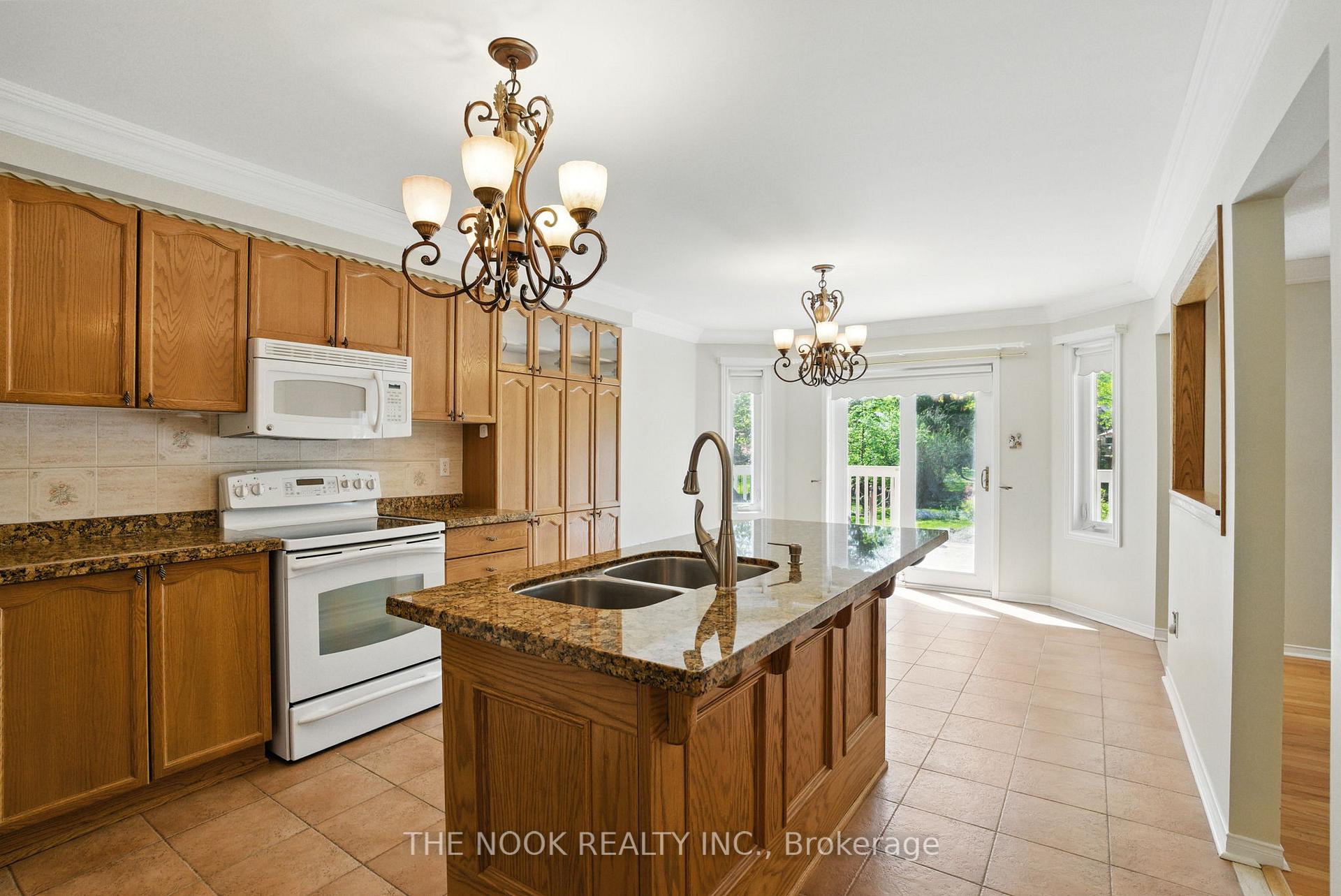 Photo 5 of 72 Silver Birch Avenue, Wasaga Beach — HOMEH