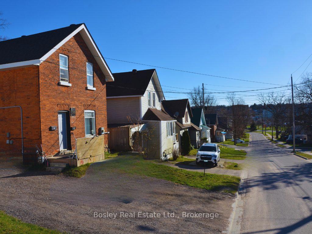 Photo 3 of 381 Gloucester Street, Midland — HOMEH