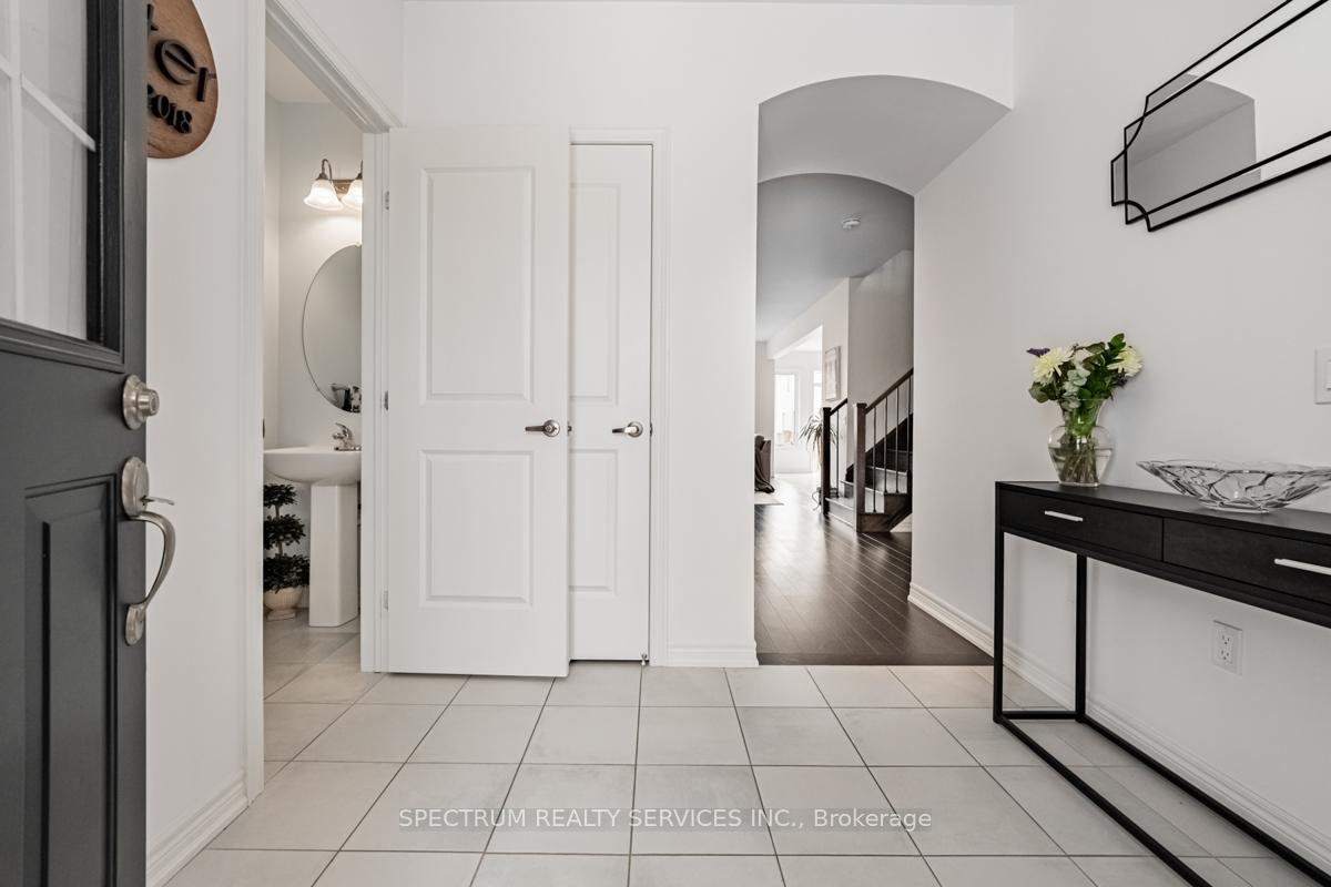 Photo 2 of 174 Whittington Drive, Hamilton, Ancaster — HOMEH