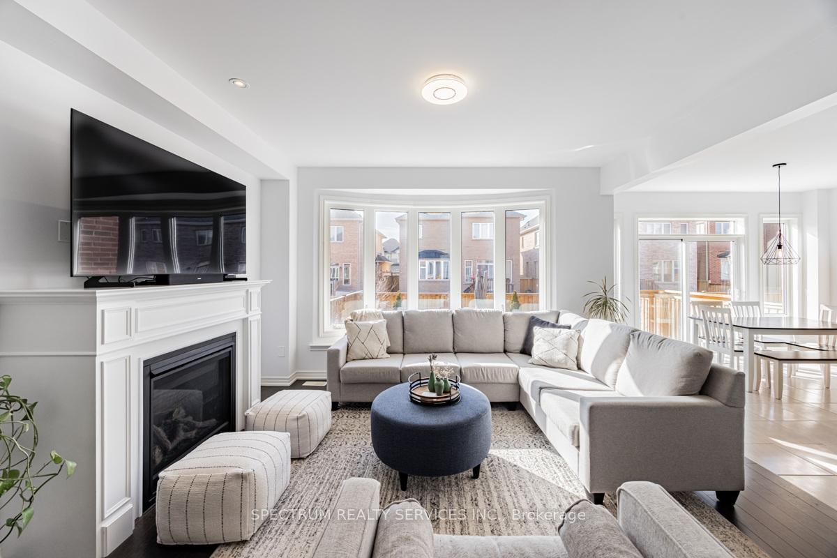 Photo 4 of 174 Whittington Drive, Hamilton, Ancaster — HOMEH