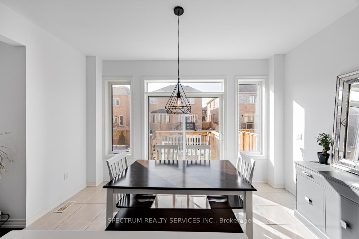 Photo 5 of 174 Whittington Drive, Hamilton, Ancaster — HOMEH