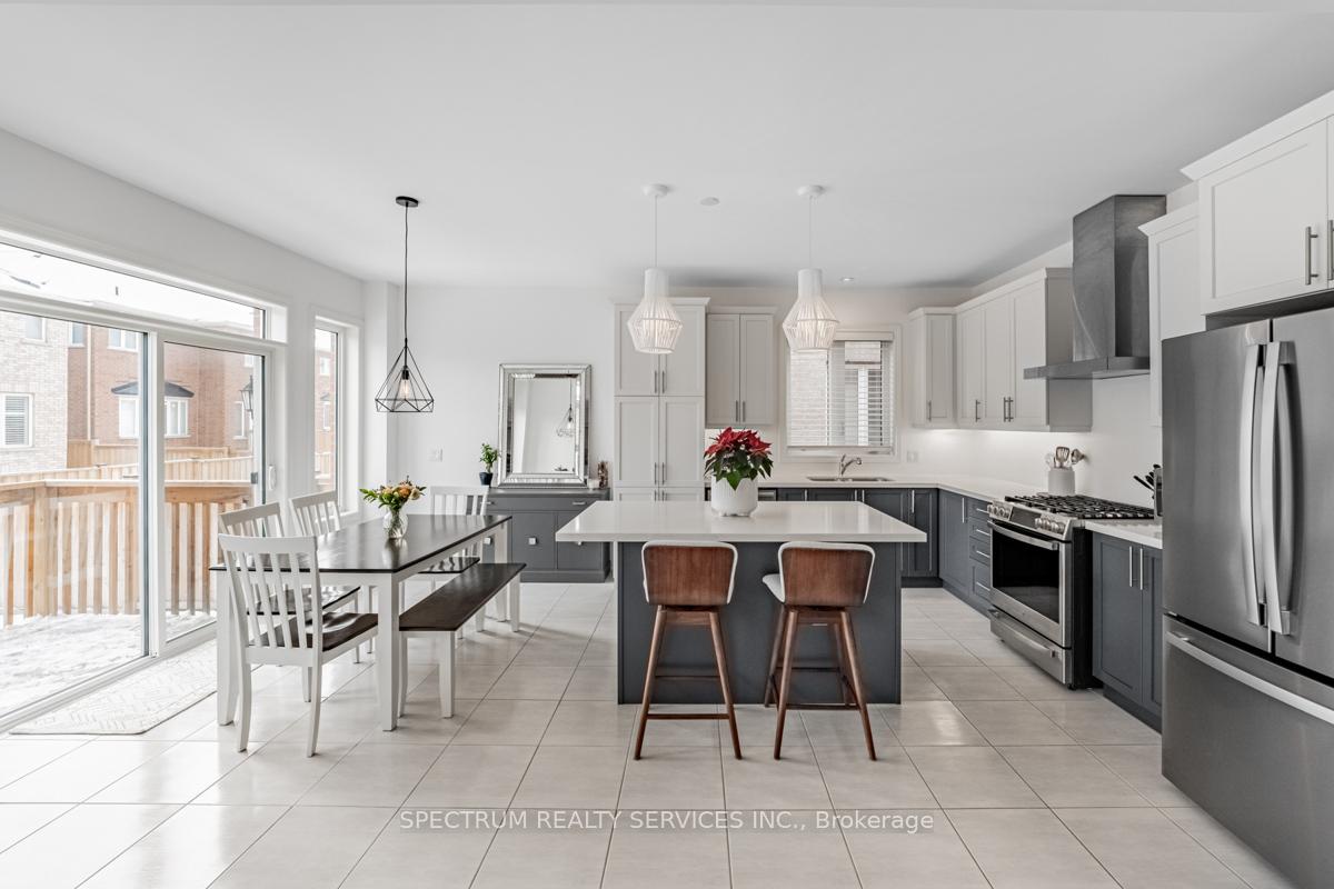 Photo 13 of 174 Whittington Drive, Hamilton, Ancaster — HOMEH