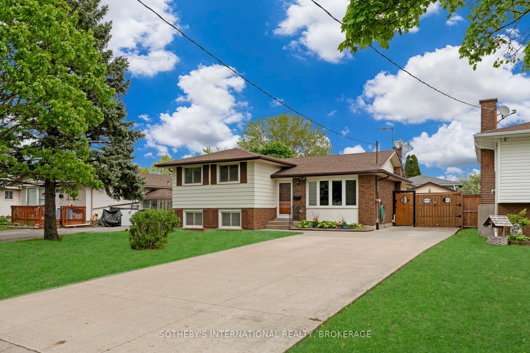 Photo 1 of 4 Huntley Crescent, St. Catharines, Carlton/Bunting — HOMEH