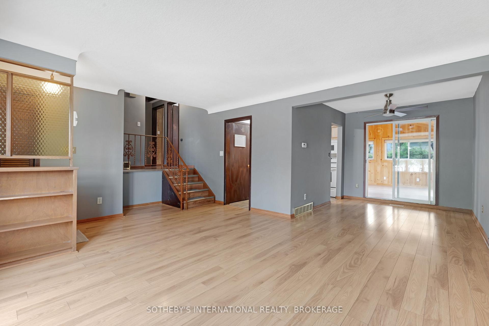 Photo 2 of 4 Huntley Crescent, St. Catharines, Carlton/Bunting — HOMEH