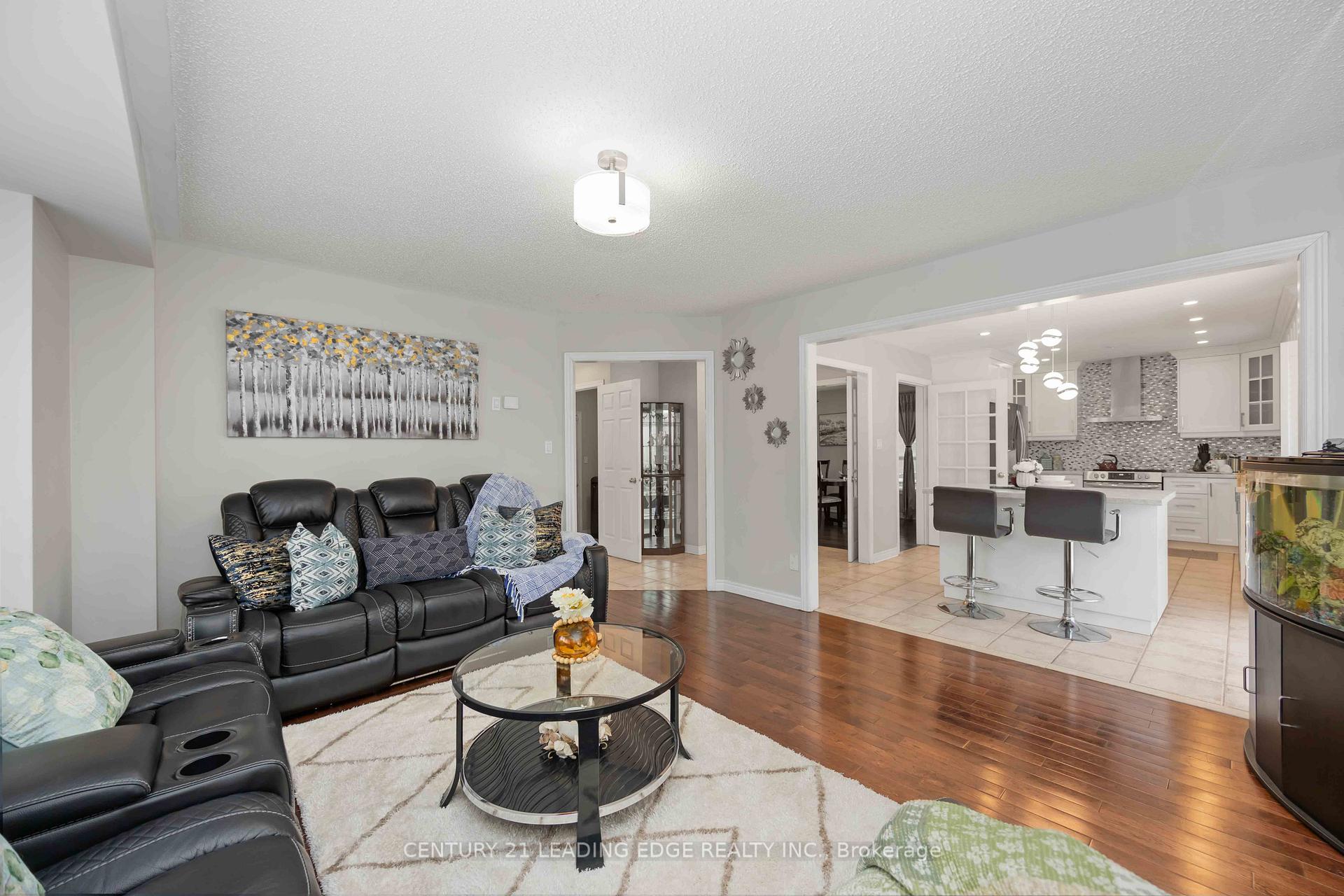 Photo 12 of 10 Shuttleworth Drive, Clarington, Courtice — HOMEH