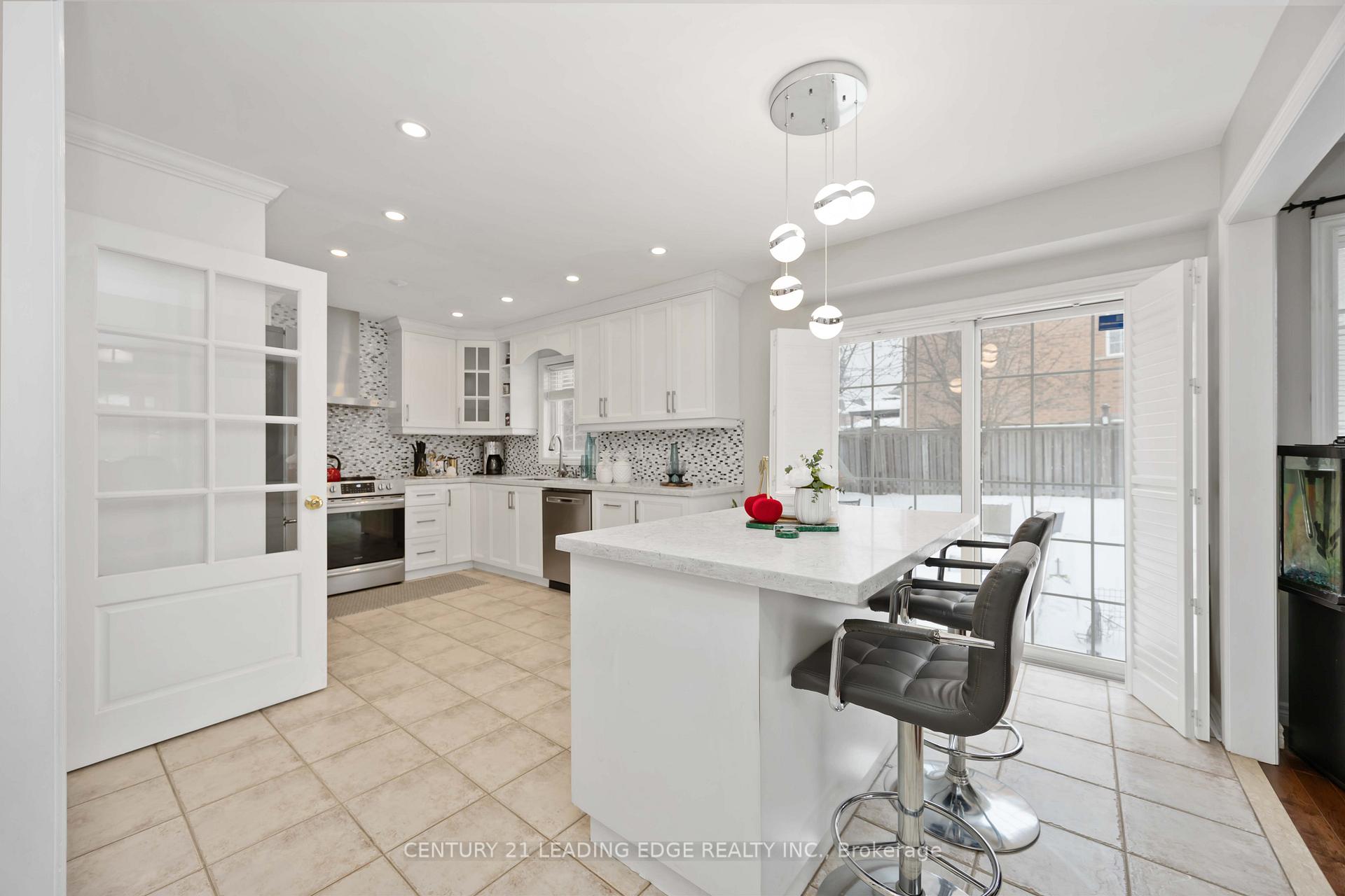 Photo 14 of 10 Shuttleworth Drive, Clarington, Courtice — HOMEH