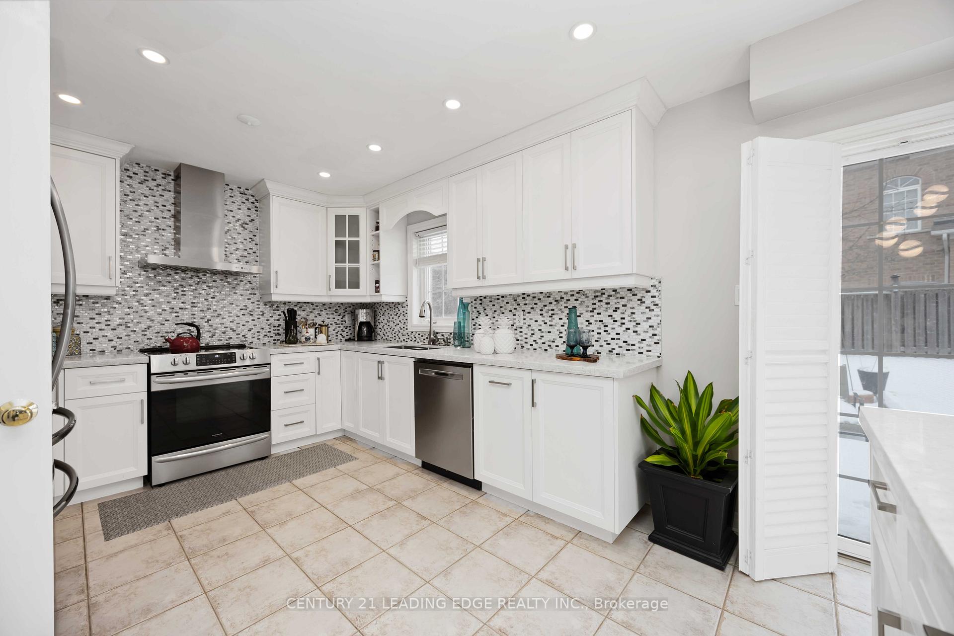 Photo 15 of 10 Shuttleworth Drive, Clarington, Courtice — HOMEH