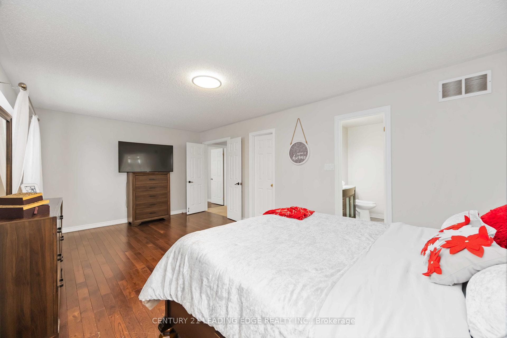 Photo 23 of 10 Shuttleworth Drive, Clarington, Courtice — HOMEH