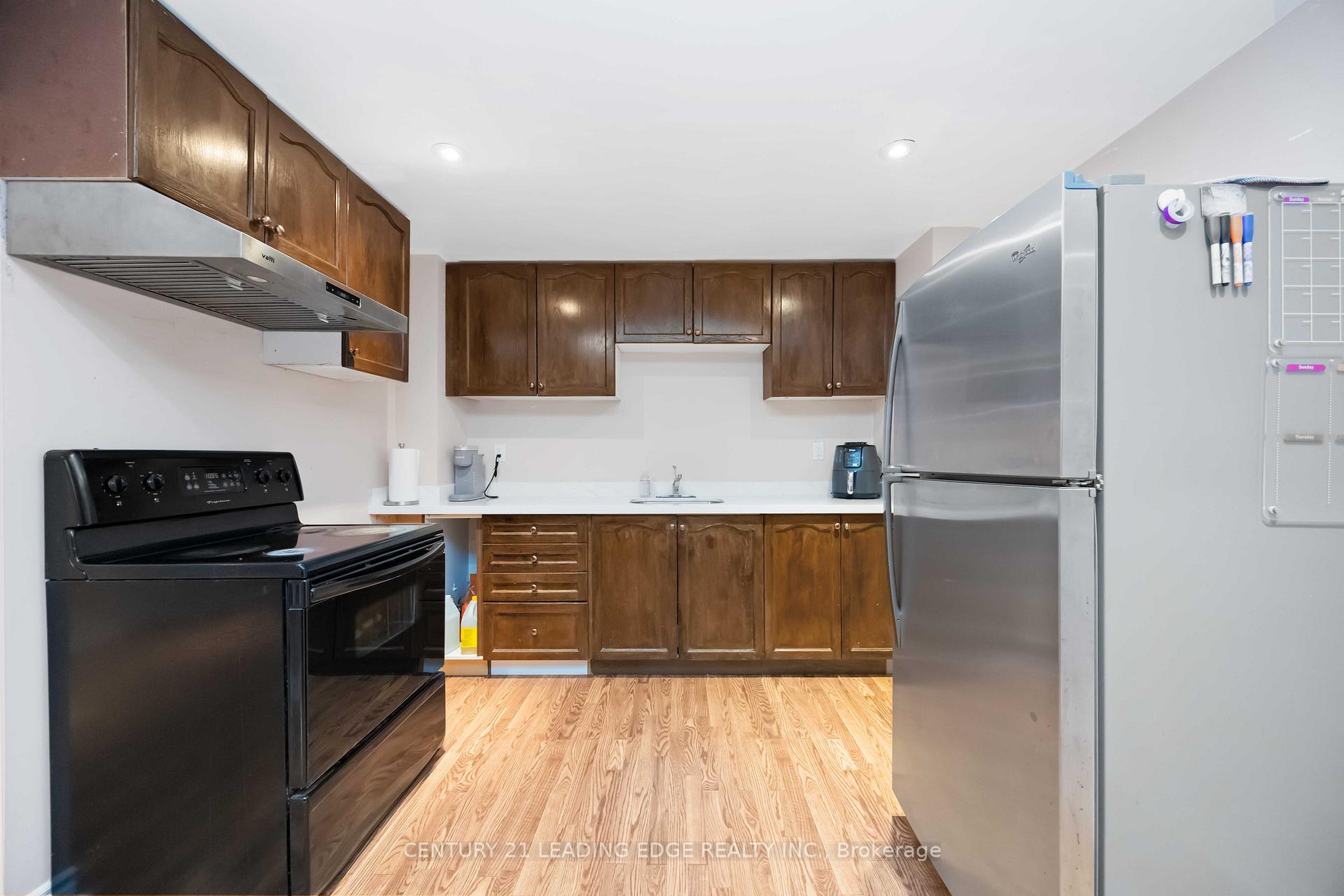 Photo 35 of 10 Shuttleworth Drive, Clarington, Courtice — HOMEH