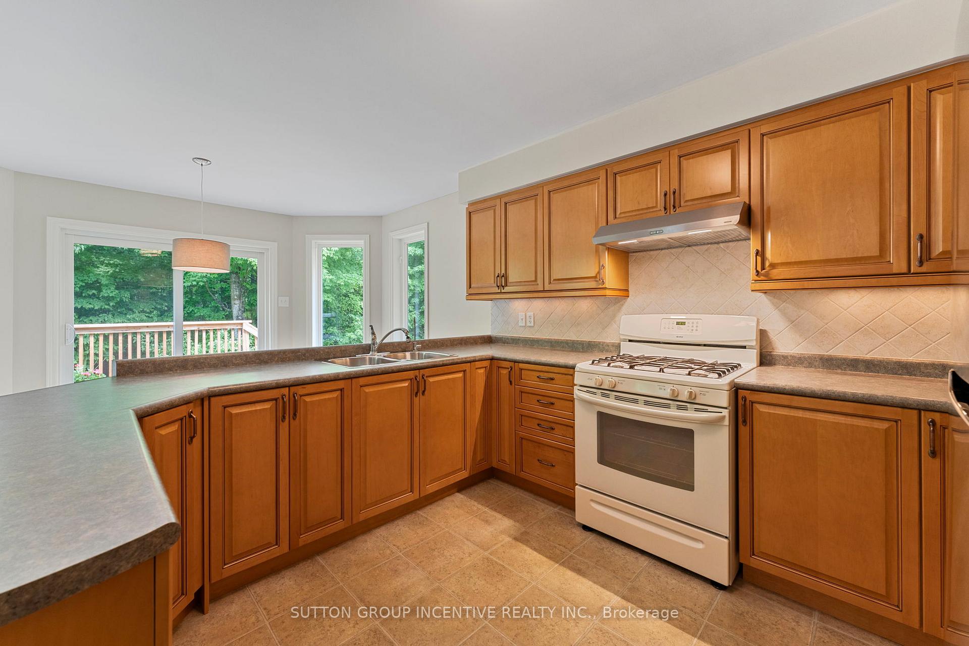 Photo 14 of 40 O'Neill Circle, Springwater, Phelpston — HOMEH