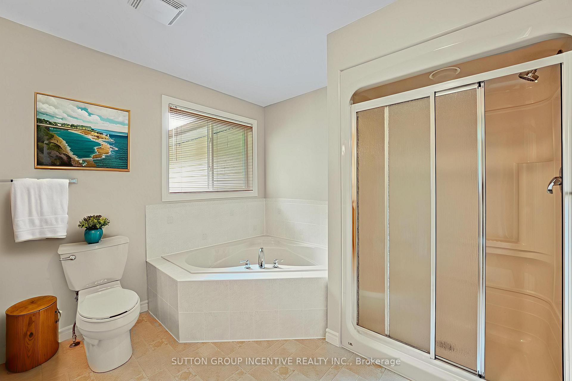 Photo 5 of 40 O'Neill Circle, Springwater, Phelpston — HOMEH
