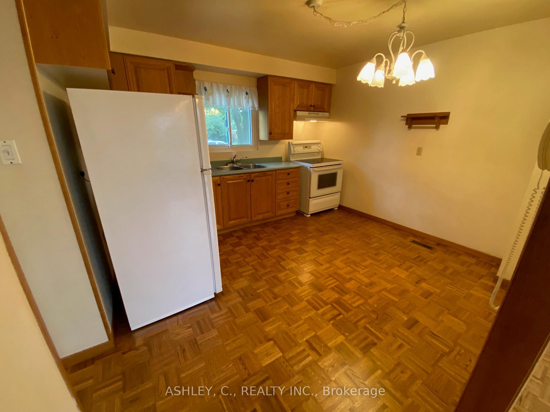 Photo 5 of 64 Downey Drive, Caledon, Bolton East — HOMEH