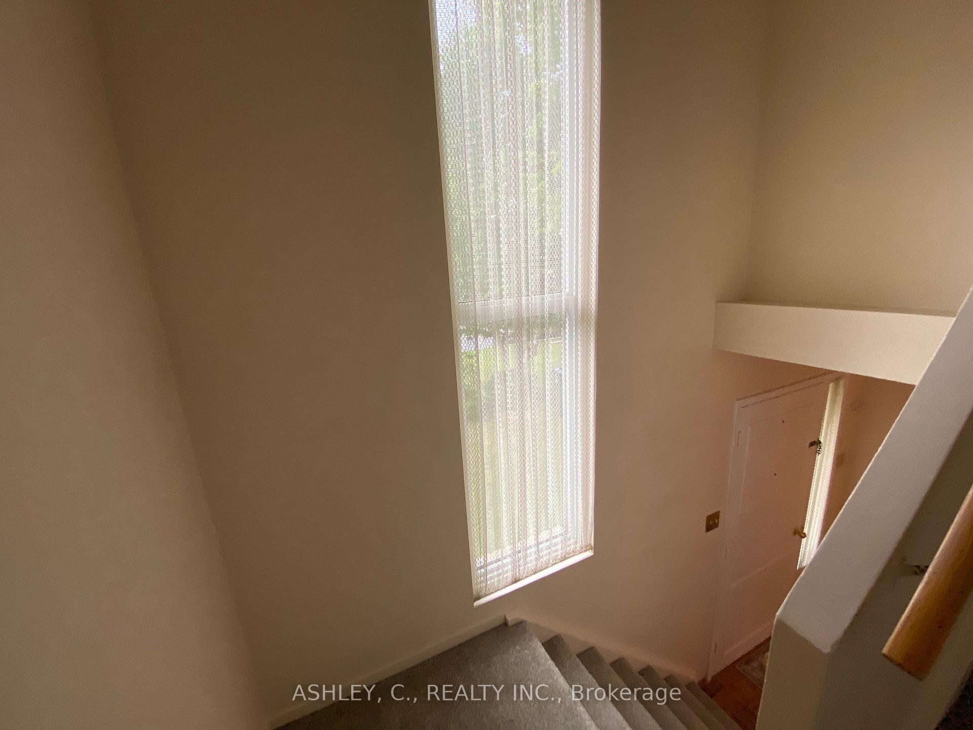 Photo 10 of 64 Downey Drive, Caledon, Bolton East — HOMEH