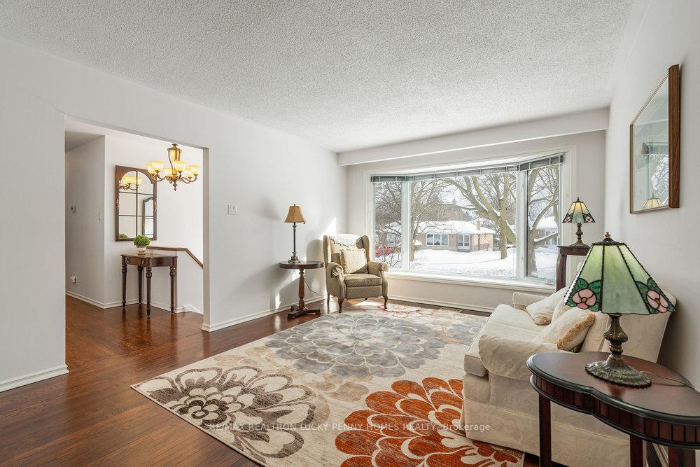 Photo 4 of 20 Bakerdale Road, Markham, Bullock — HOMEH