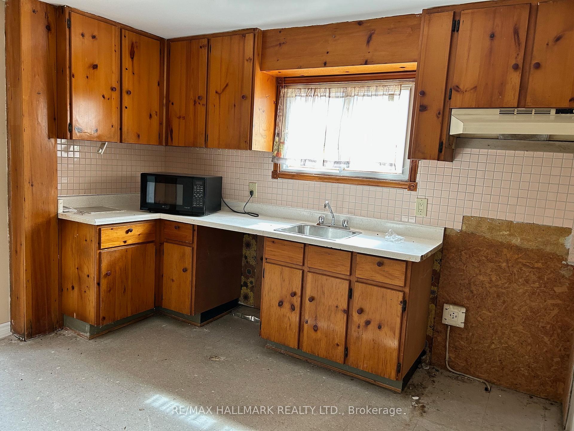 Photo 3 of 188 Fruitland Road, Hamilton, Stoney Creek — HOMEH