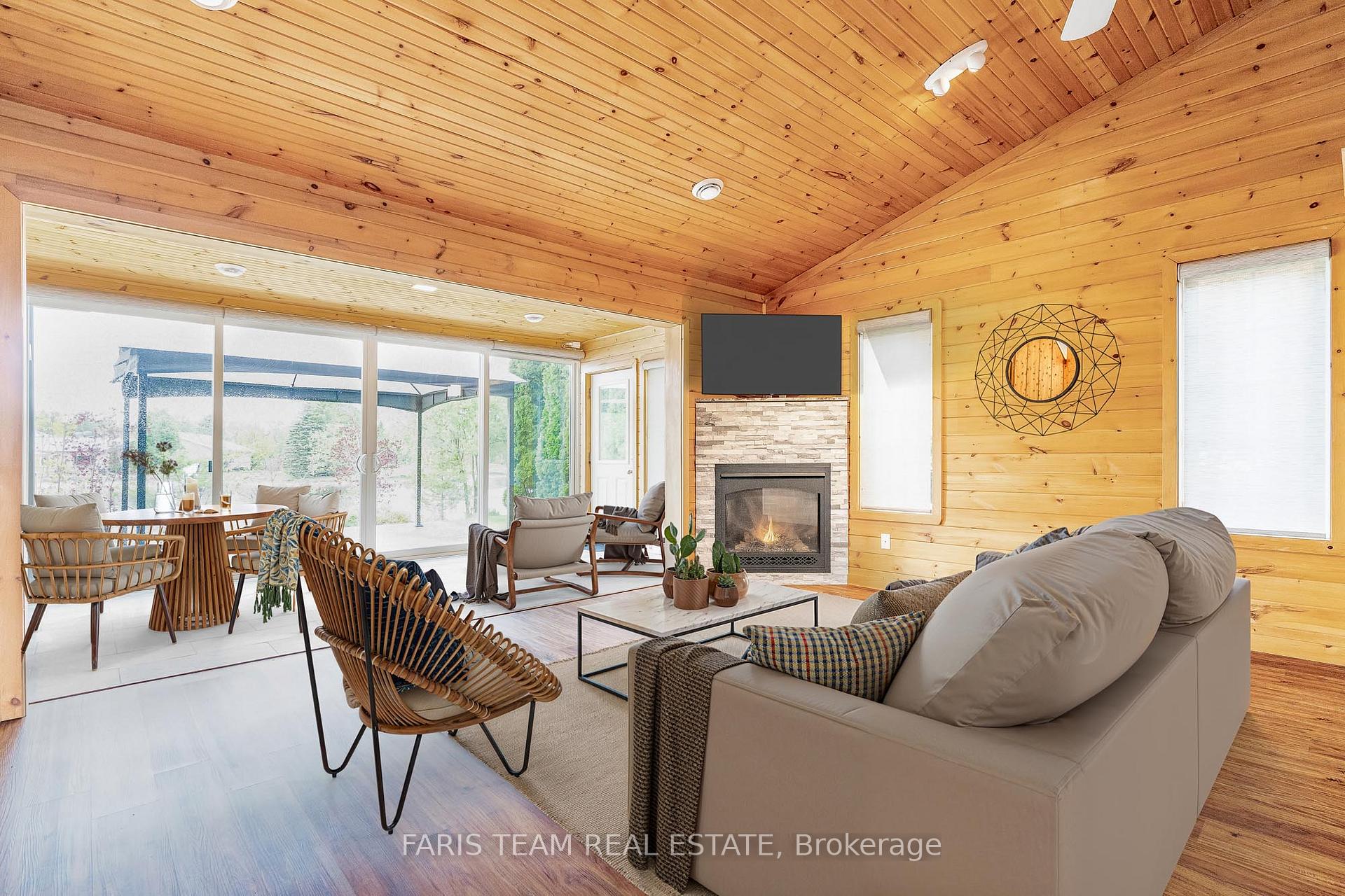 Photo 6 of 8 Cabin Crescent, Wasaga Beach — HOMEH
