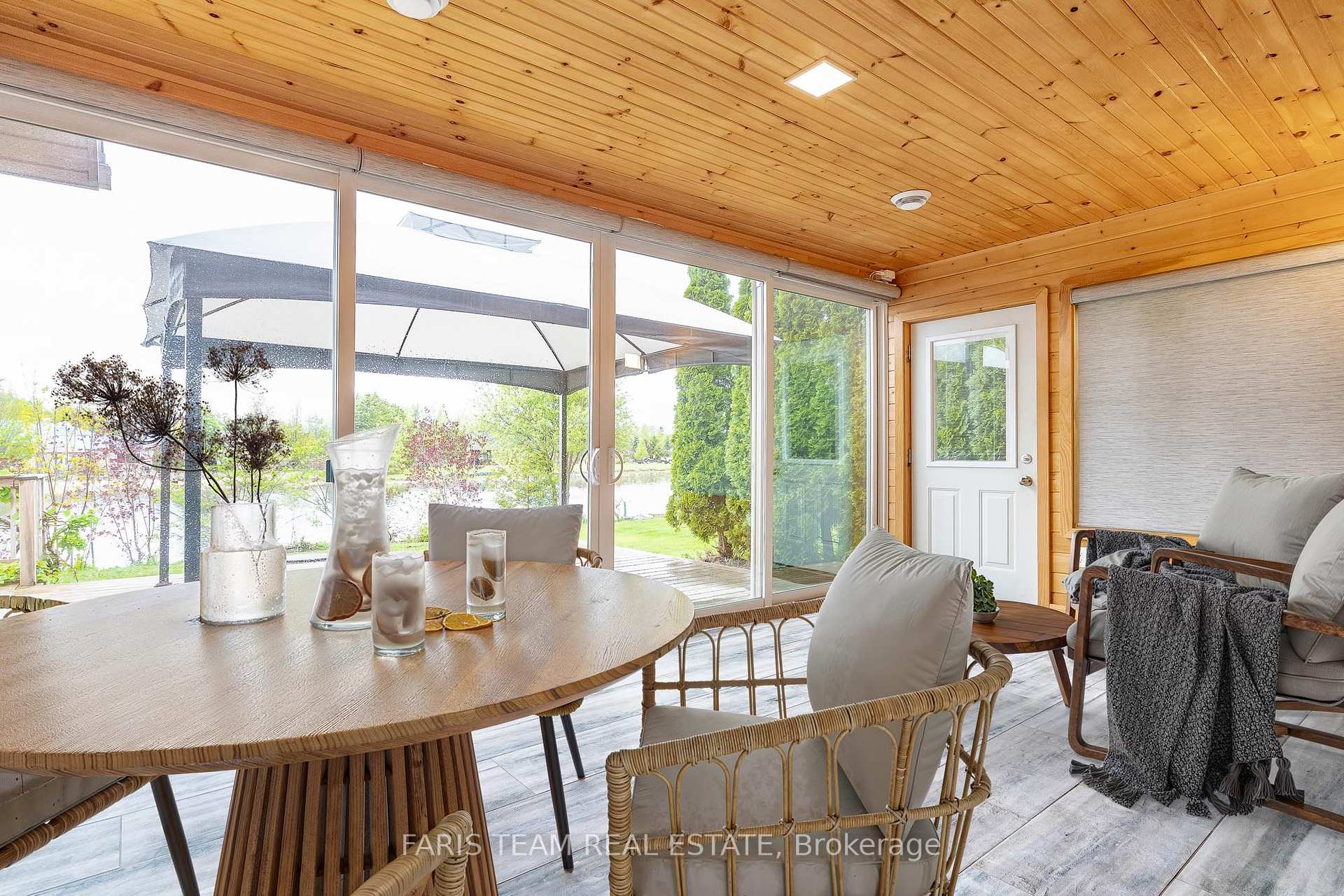 Photo 3 of 8 Cabin Crescent, Wasaga Beach — HOMEH