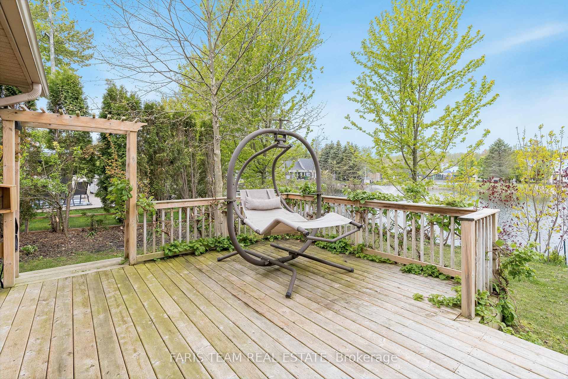 Photo 12 of 8 Cabin Crescent, Wasaga Beach — HOMEH