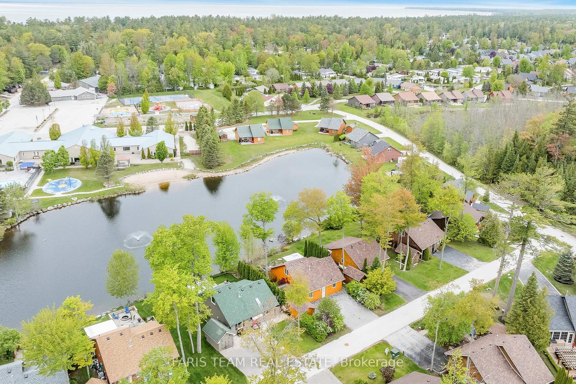 Photo 24 of 8 Cabin Crescent, Wasaga Beach — HOMEH