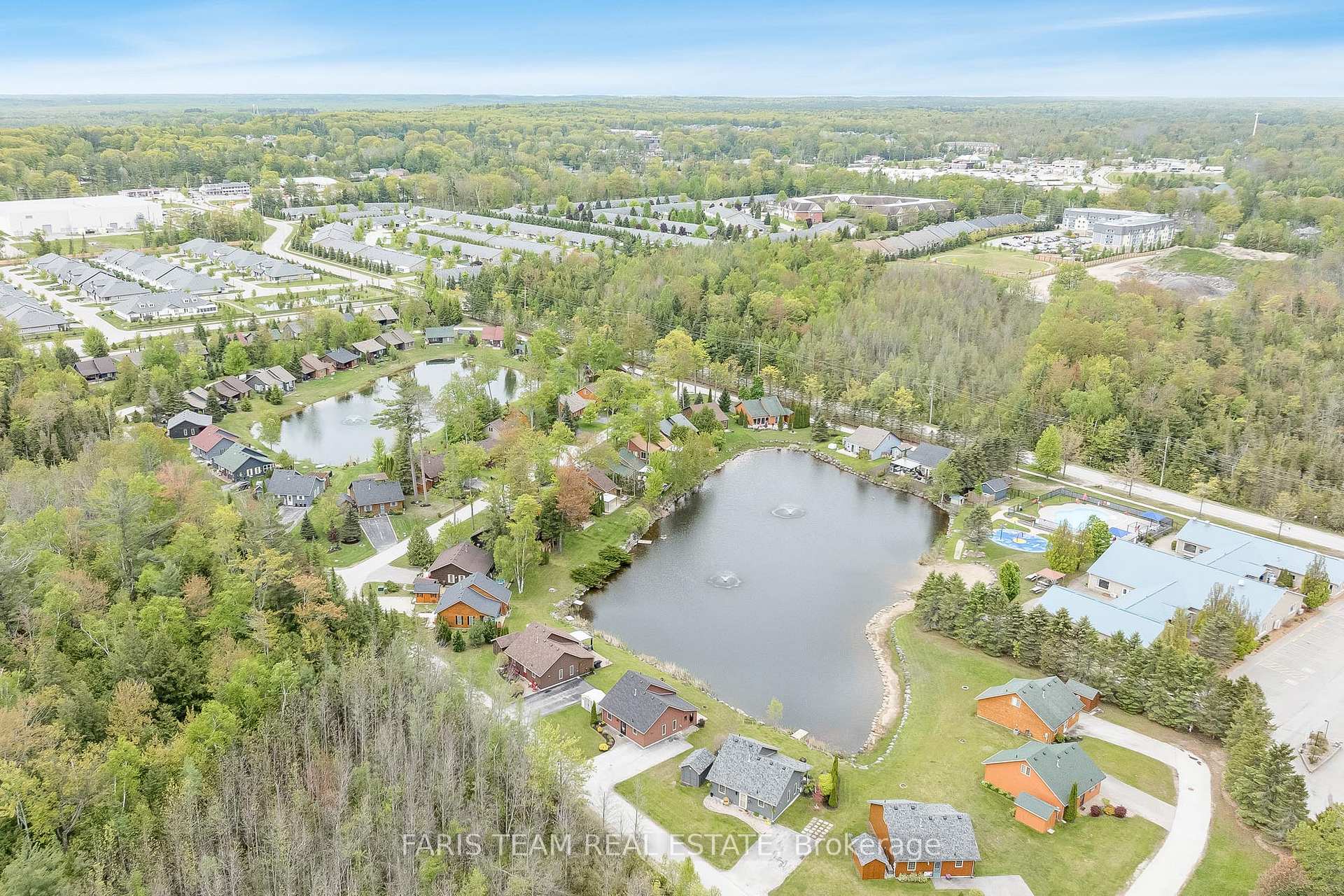 Photo 11 of 8 Cabin Crescent, Wasaga Beach — HOMEH