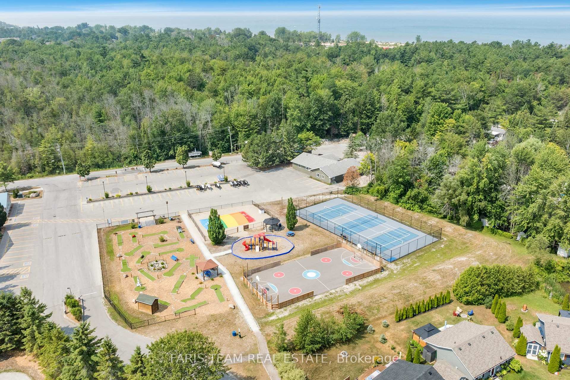 Photo 26 of 8 Cabin Crescent, Wasaga Beach — HOMEH