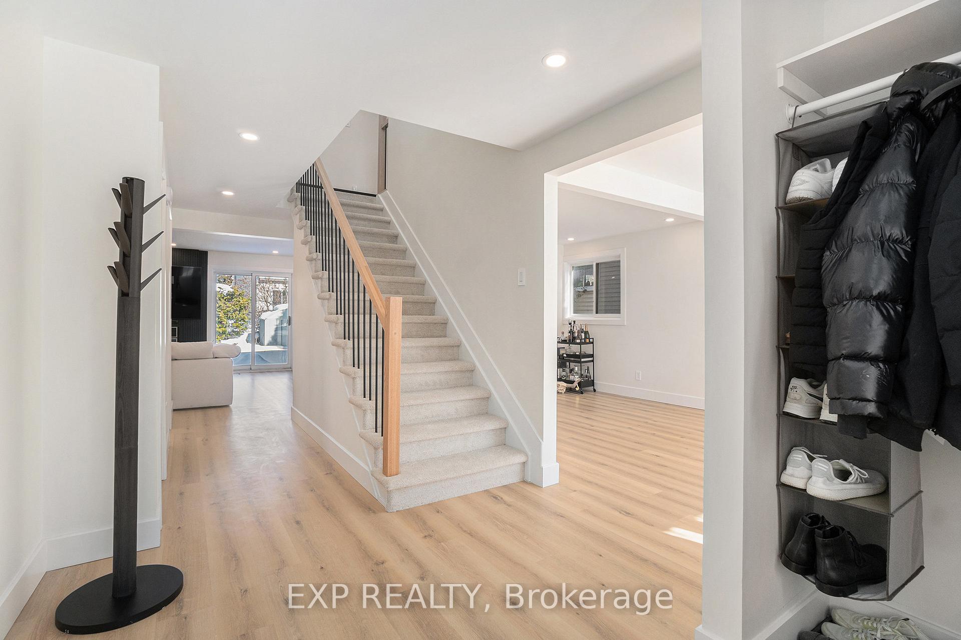 Photo 2 of 16 Weybridge Drive, Ottawa, Barrhaven - Cedargrove/Fraserdale — HOMEH