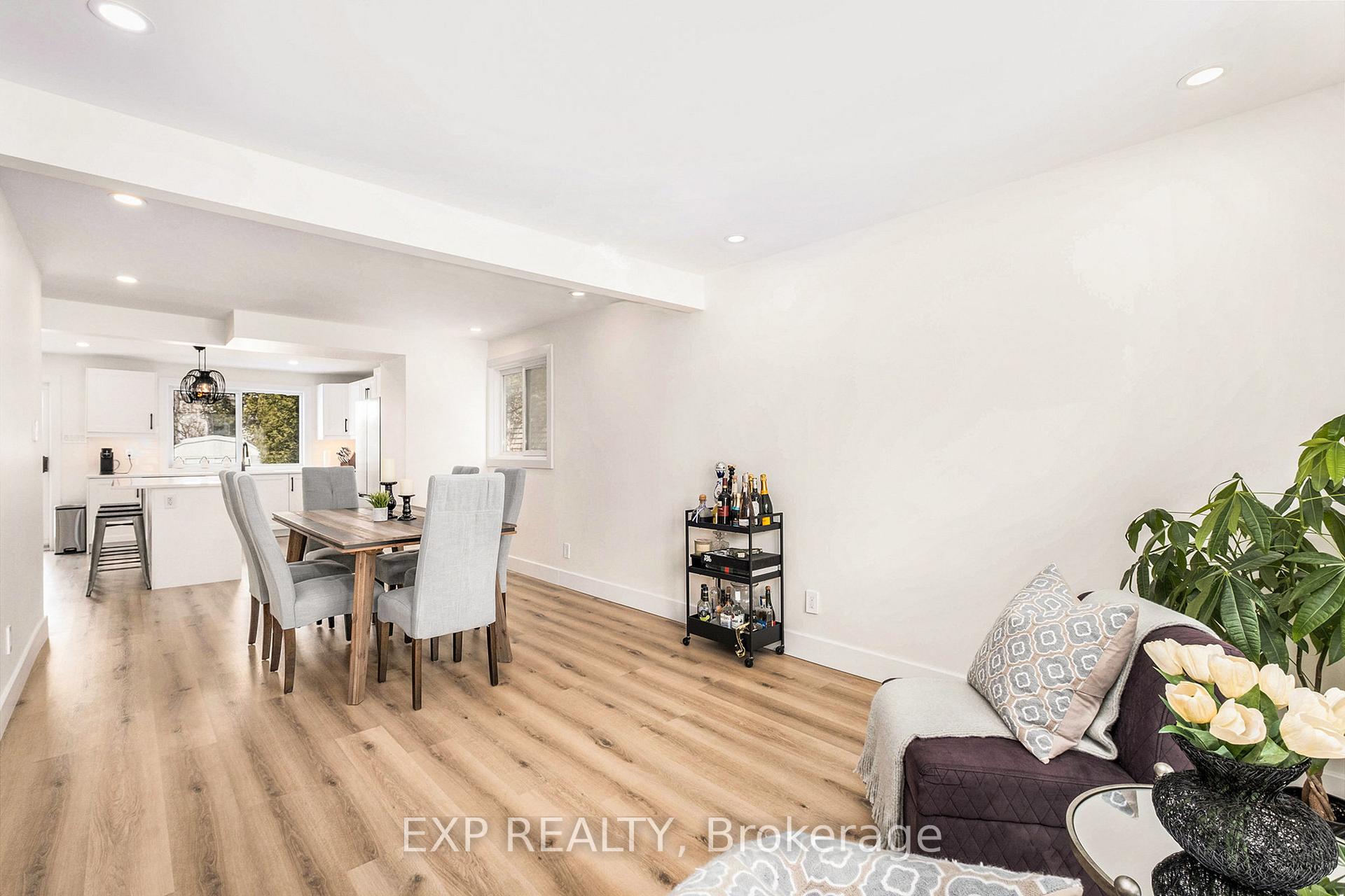 Photo 4 of 16 Weybridge Drive, Ottawa, Barrhaven - Cedargrove/Fraserdale — HOMEH