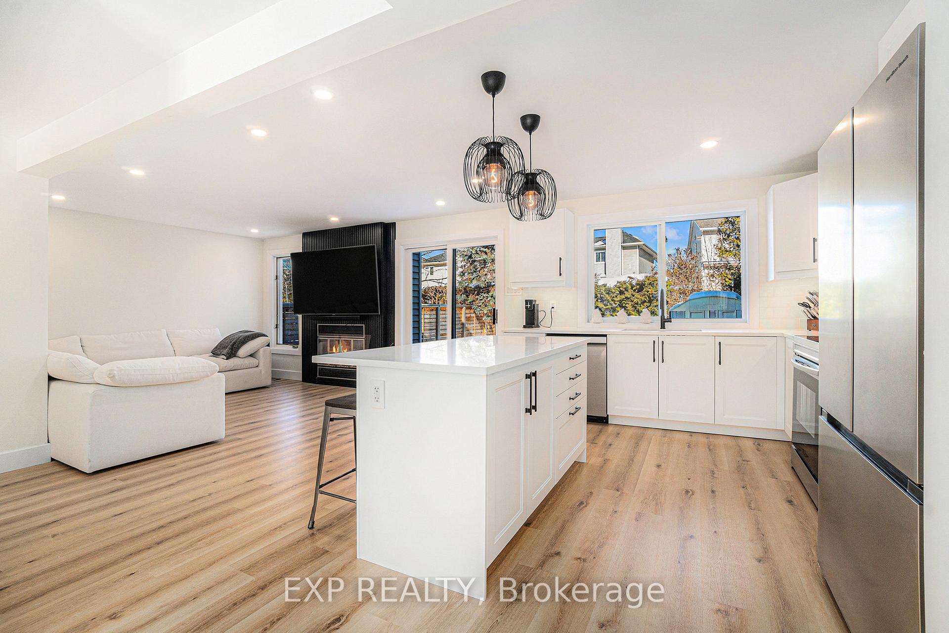 Photo 9 of 16 Weybridge Drive, Ottawa, Barrhaven - Cedargrove/Fraserdale — HOMEH