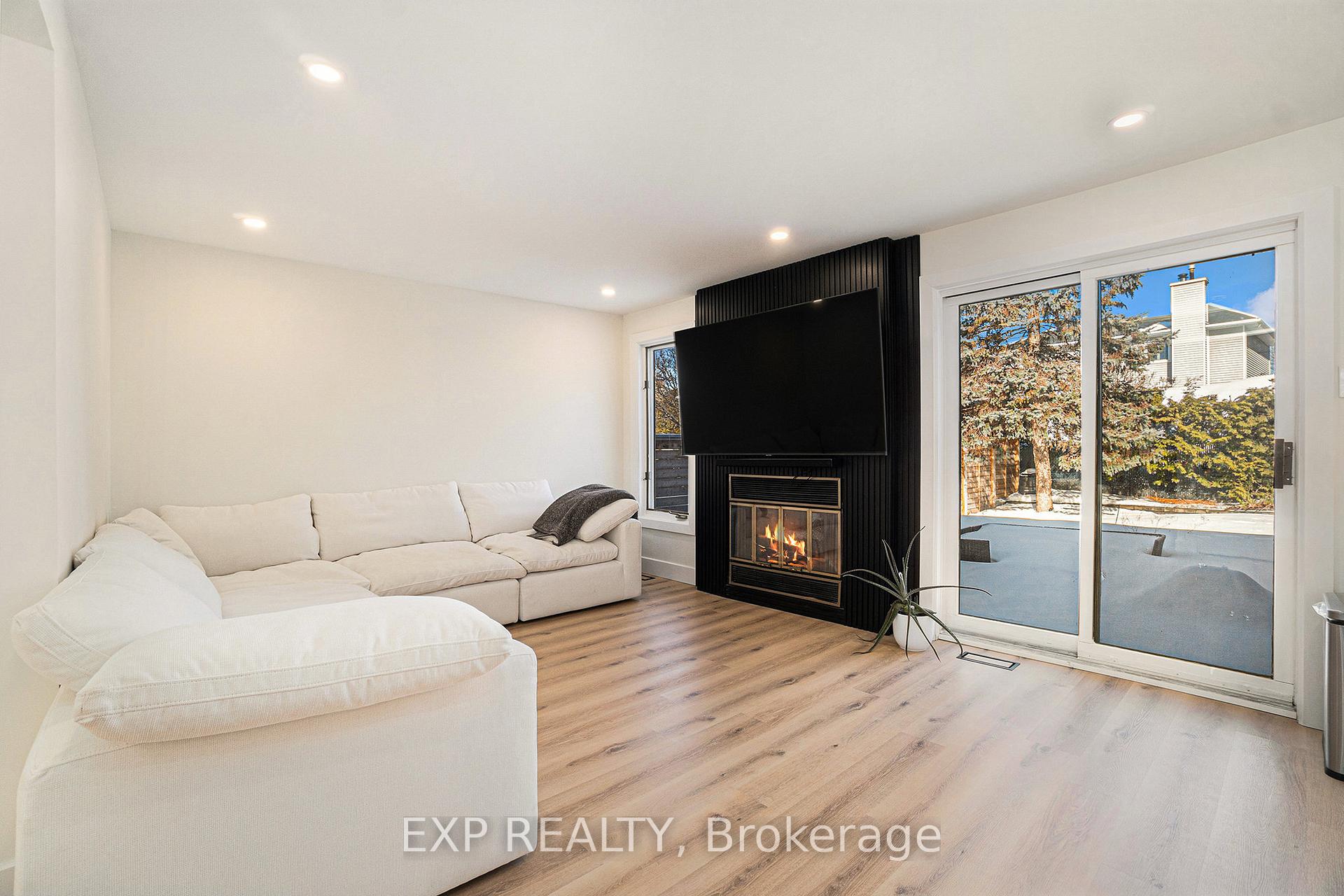 Photo 12 of 16 Weybridge Drive, Ottawa, Barrhaven - Cedargrove/Fraserdale — HOMEH