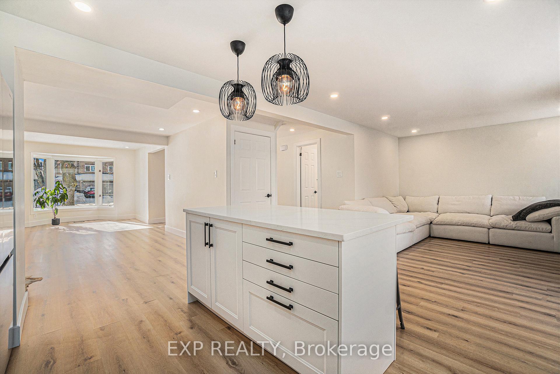 Photo 14 of 16 Weybridge Drive, Ottawa, Barrhaven - Cedargrove/Fraserdale — HOMEH