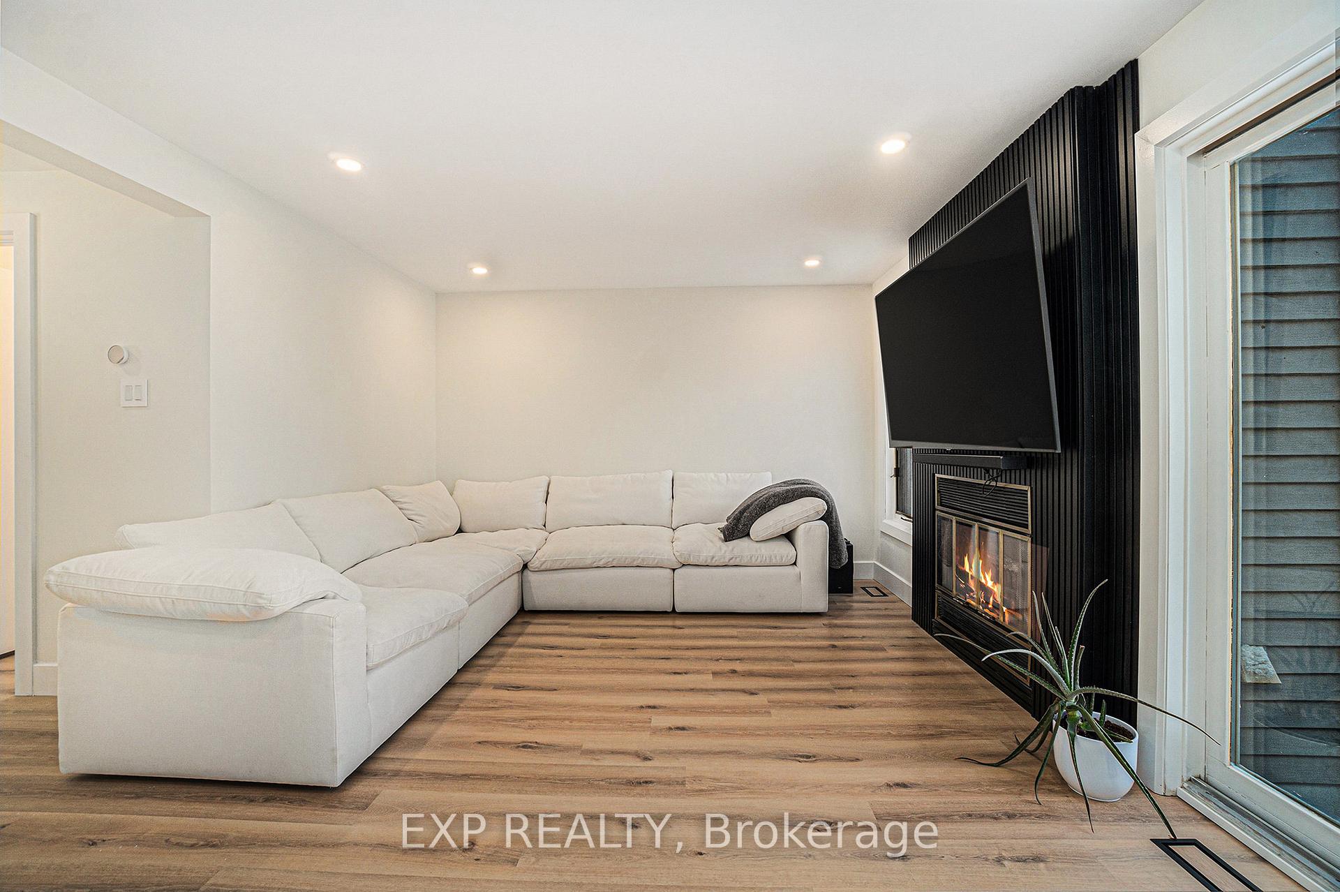 Photo 15 of 16 Weybridge Drive, Ottawa, Barrhaven - Cedargrove/Fraserdale — HOMEH