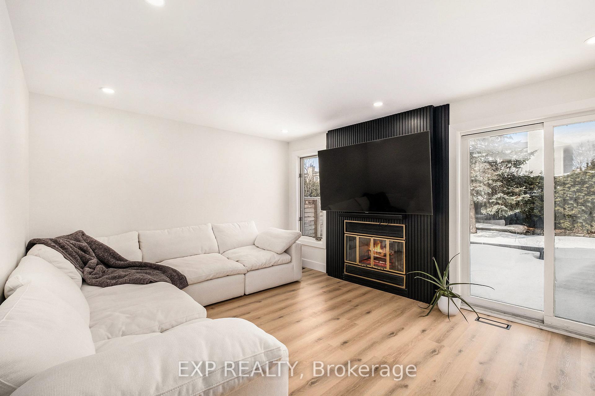 Photo 16 of 16 Weybridge Drive, Ottawa, Barrhaven - Cedargrove/Fraserdale — HOMEH