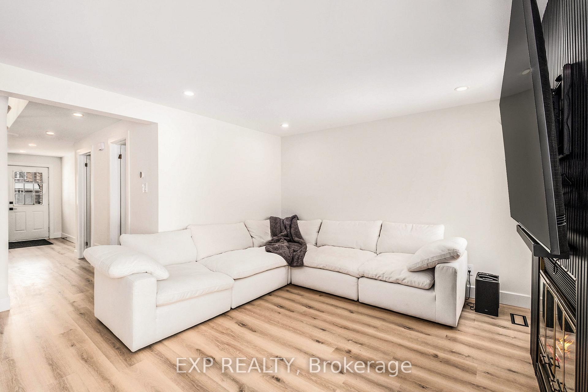 Photo 17 of 16 Weybridge Drive, Ottawa, Barrhaven - Cedargrove/Fraserdale — HOMEH