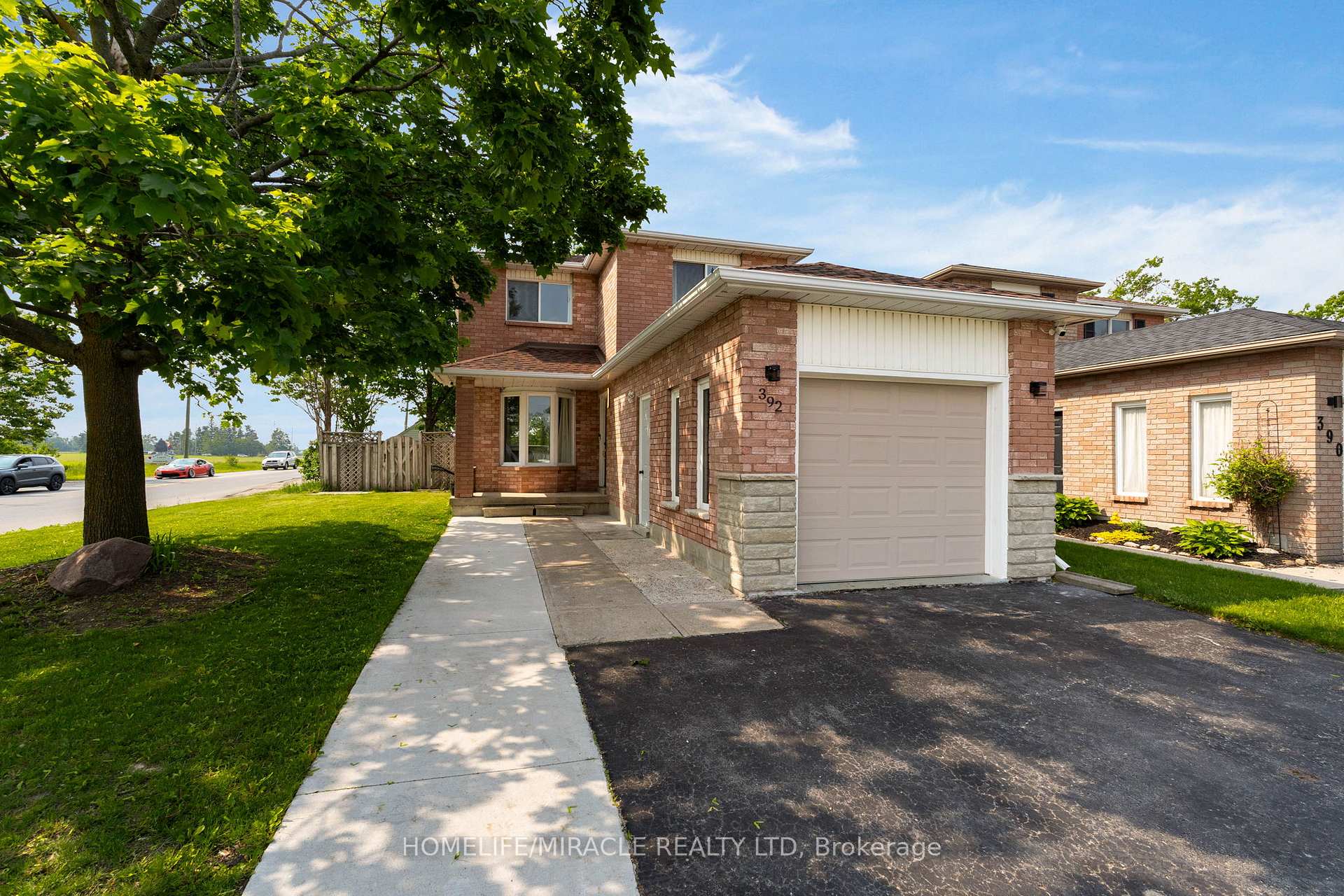 Front of 392 Livingstone Street W