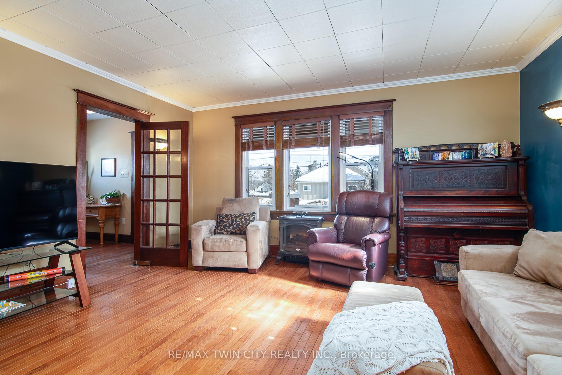 Photo 2 of 3640 Nafziger Road, Wellesley — HOMEH