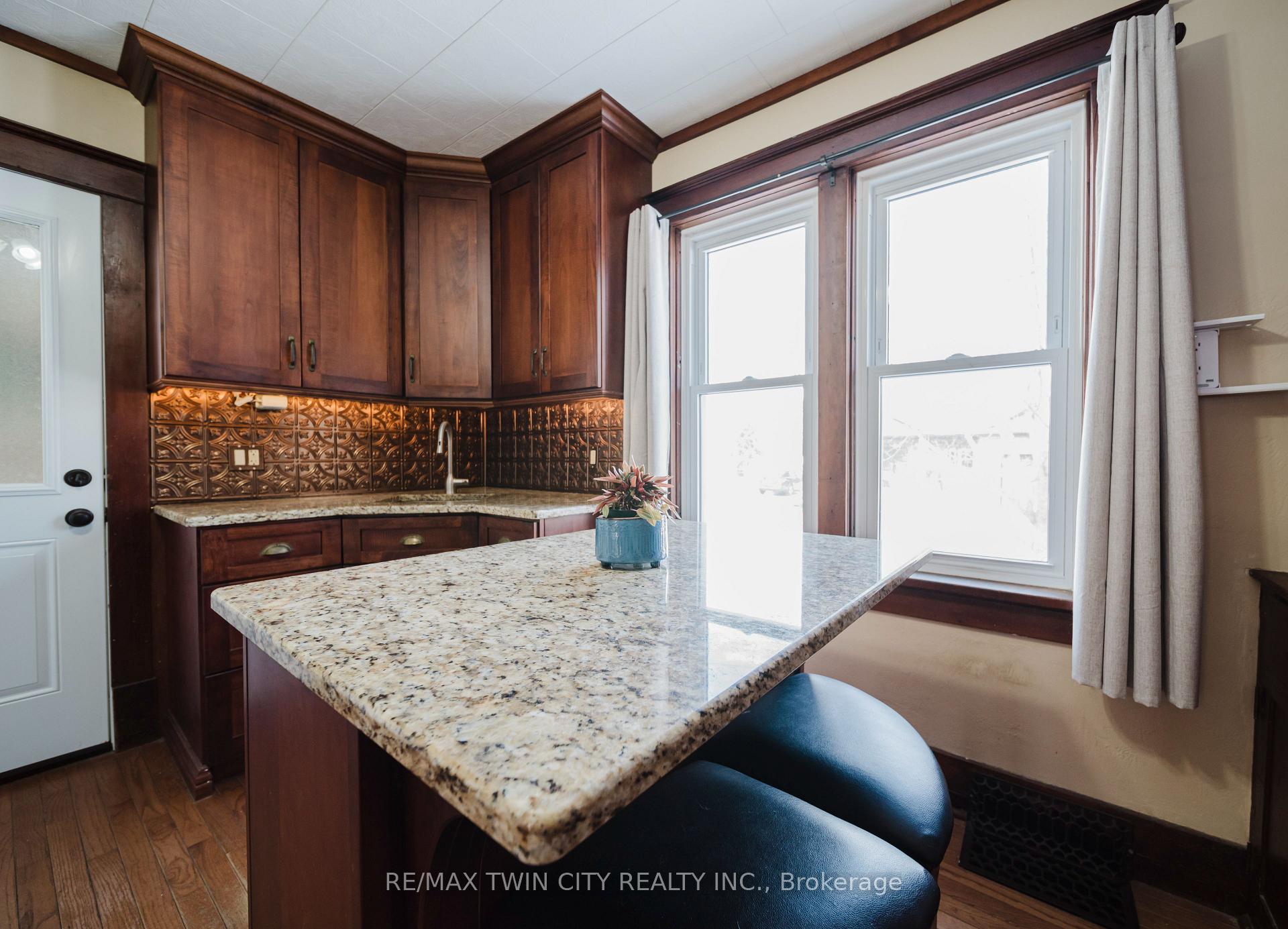 Photo 13 of 3640 Nafziger Road, Wellesley — HOMEH