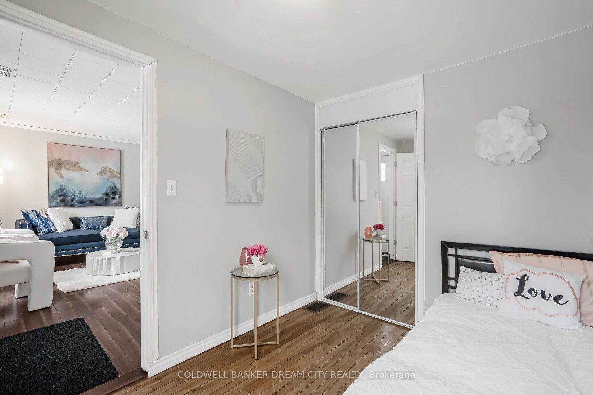Photo 3 of 528 Upper Wentworth Street, Hamilton, Inch Park — HOMEH