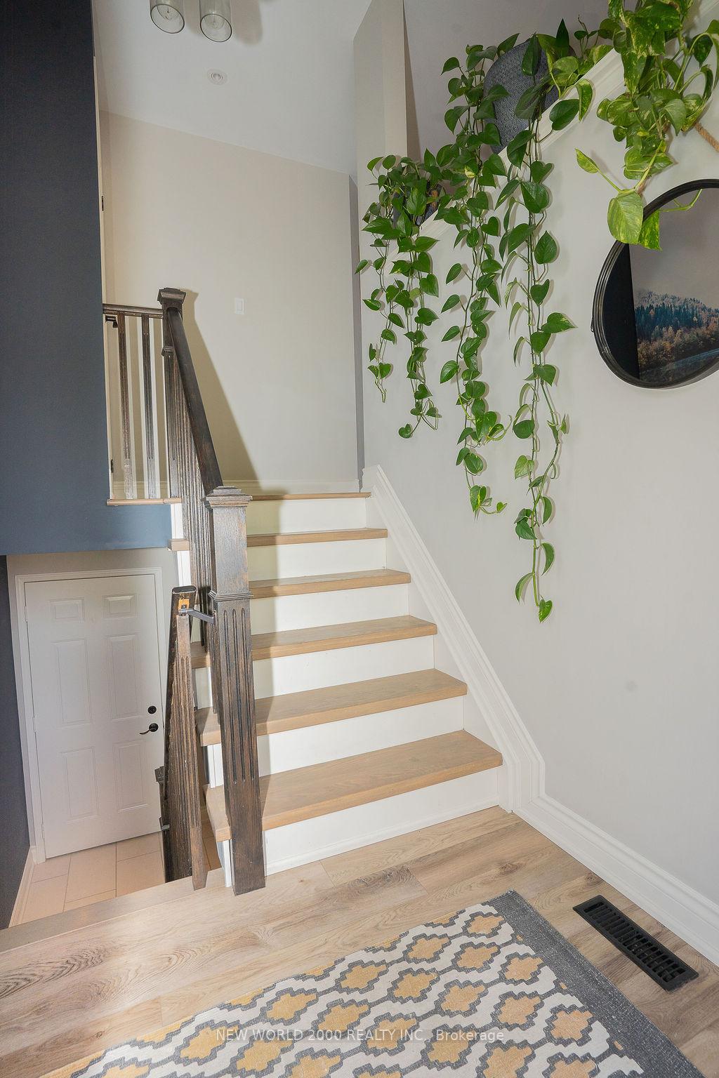 Photo 4 of 3 Rundle Crescent, Barrie, Holly — HOMEH