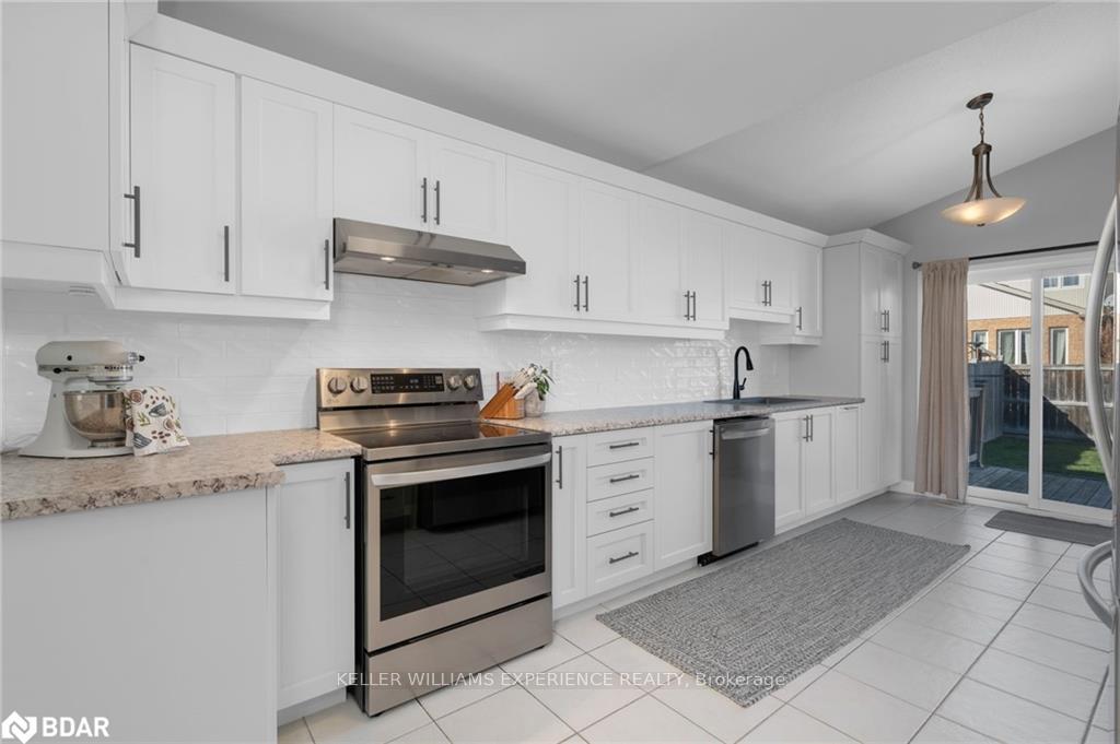 Photo 3 of 1112 Kell Street, Innisfil, Alcona — HOMEH
