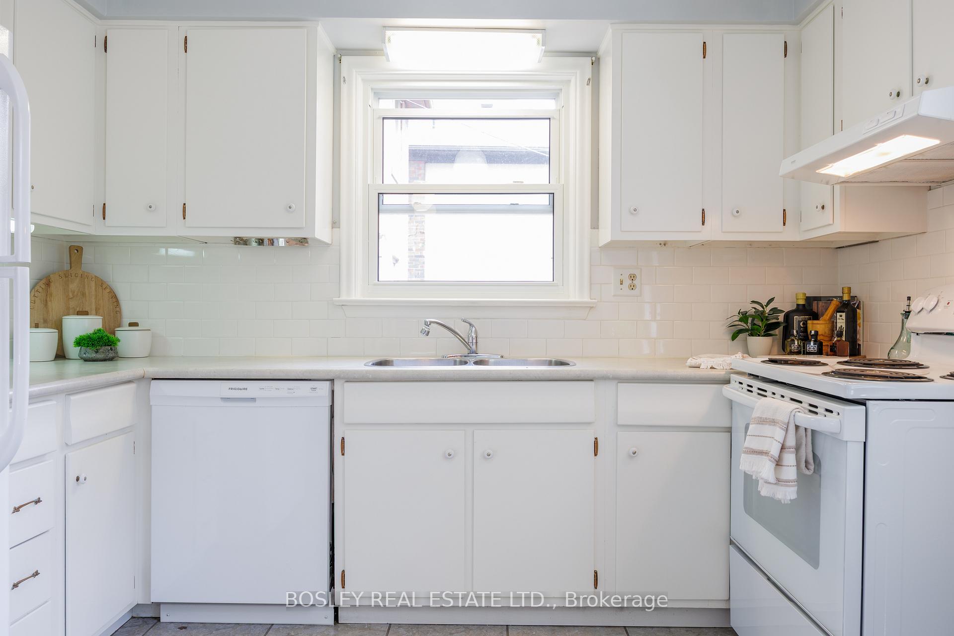 Photo 12 of 265 Chaplin Crescent, Toronto, Forest Hill South — HOMEH