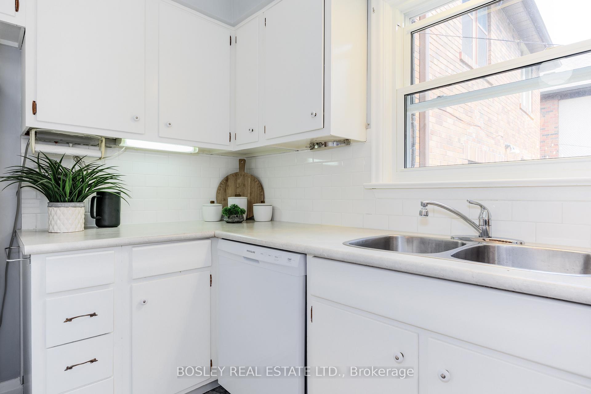 Photo 11 of 265 Chaplin Crescent, Toronto, Forest Hill South — HOMEH