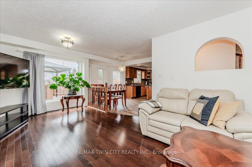 Photo 6 of 583 Thorndale Drive, Waterloo — HOMEH