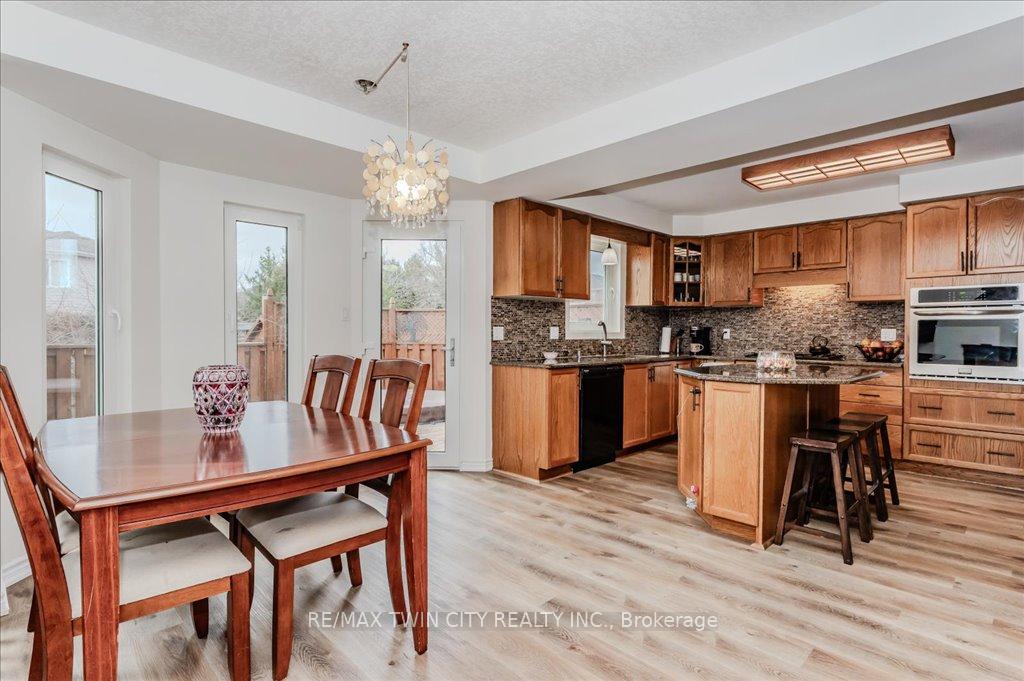Photo 7 of 583 Thorndale Drive, Waterloo — HOMEH