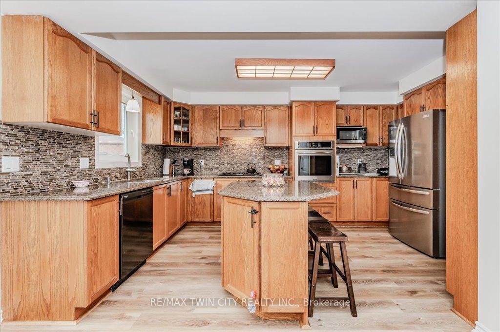 Photo 8 of 583 Thorndale Drive, Waterloo — HOMEH