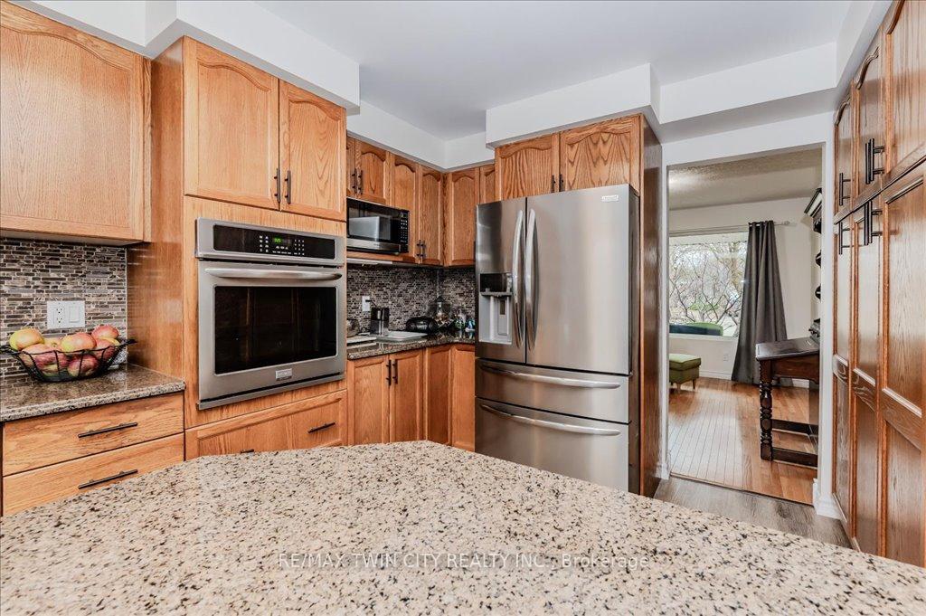 Photo 20 of 583 Thorndale Drive, Waterloo — HOMEH