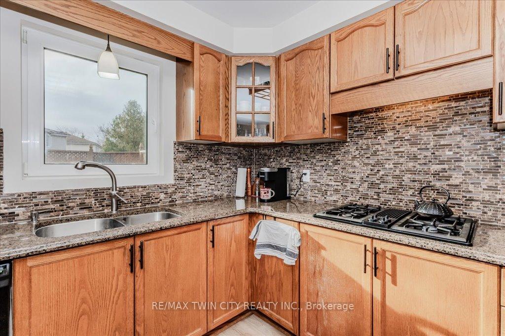 Photo 9 of 583 Thorndale Drive, Waterloo — HOMEH