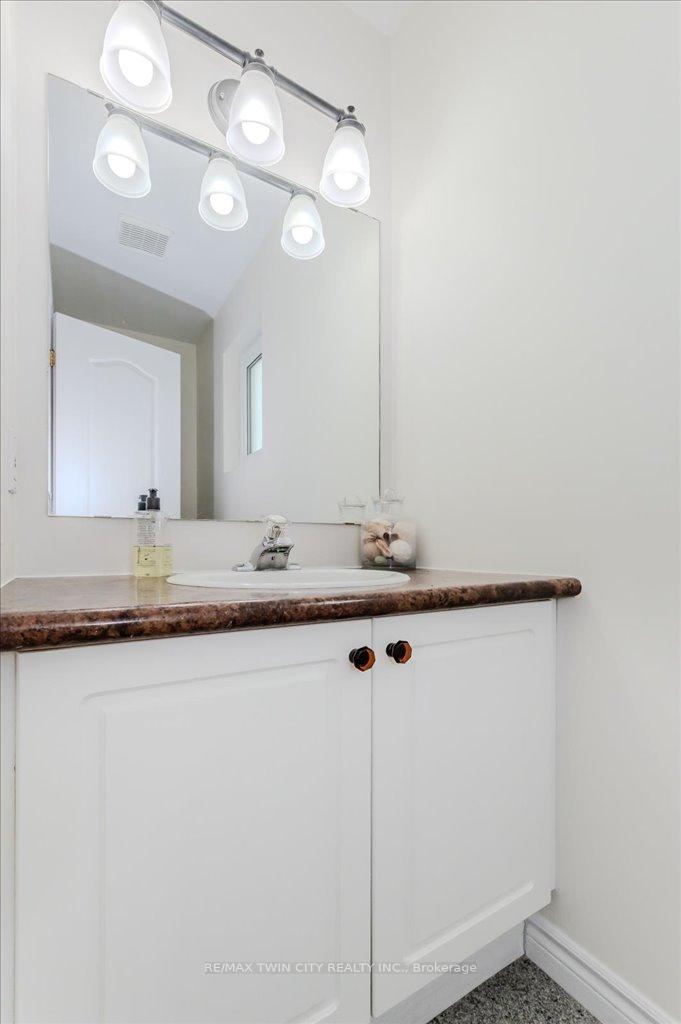 Photo 15 of 583 Thorndale Drive, Waterloo — HOMEH